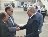 محافظ أسيوط يستقبل وزير العمل في "المطار الدولي".. صور