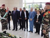 الكاتب الفلسطيني يحيى يخلف يزور قبر الرئيس الراحل ياسر عرفات