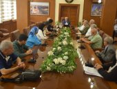 محافظ بورسعيد يجتمع مع اللجنة المسئولة عن التطوير والحفاظ على التراث المعمارى