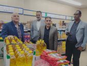 رئيس الغرفة التجارية ومدير تموين الإسماعيلية يتفقدان منافذ السلع المخفضة