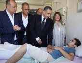 وفد الشركة المتحدة للخدمات الإعلامية يزور المصابين الفلسطينيين بمستشفى العريش.. فيديو وصور