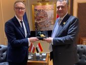 وزير السياحة يبحث مع سفير لاتفيا بالقاهرة أوجه تعزيز التعاون بين البلدين