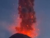 ثوران بركان جبل إيبو مجددا بإندونيسيا مطلقا أعمدة رماد كثيفة لمسافة 5 كم