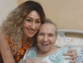 إيناس مكي تعلن وفاة خالتها بعد صراع مع المرض