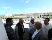 وزير الإسكان يتفقد منطقة الأبراج الشاطئية وكمبوند "مزارين" بمدينة العلمين