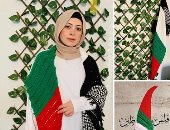 "غادة" صممت شيلان من الكروشيه تجمع ألوان علم فلسطين والشال التقليدى