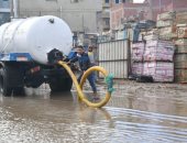 محافظ الغربية يتابع جهود رفع مياه الأمطار بالمحلة وطنطا وسمنود