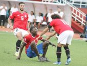الصحف الإنجليزية تنتقد واقعة تدافع الجمهور نحو محمد صلاح فى مباراة سيراليون