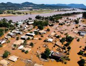إجلاء أكثر من 70 ألف شخص فى إندونيسيا بسبب الفيضانات.. فيديو