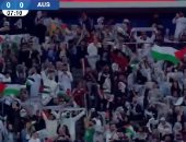 جماهير الكويت خلال لقاء فلسطين ضد أستراليا: بالروح بالدم نفديك يا فلسطين