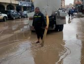 الانتهاء من سحب تجمعات مياه الأمطار بشوارع العريش