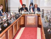 رئيس العربية للتصنيع ووزير التنمية المحلية يتابعان موقف منظومة المخلفات  