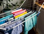 4 طرق سهلة للتخلص من كهرباء بعض أنواع الملابس