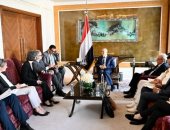 رئيس مجلس القيادة الرئاسى اليمنى يرحب بالهدنة المؤقتة فى الأراضى الفلسطينية