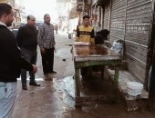 رفع إشغالات خلال حملة فى شوارع منية النصر بالدقهلية