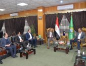 محافظ الإسماعيلية يستقبل وزير صحة ليبيا خلال زيارته لمنشآت الرعاية الصحية