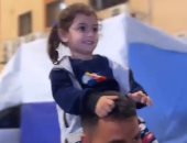 علامات الفرح على ملامح الطفلة الفلسطينية "سيلا" بسبب الهدنة.. فيديو وصور