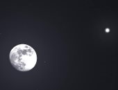 شاهد الليلة.. القمر والمشترى فى لقائهما الأخير لعام 2023