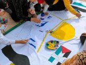 أطفال مكتبة مصر الجديدة يبعثون رسالة تضامن لأطفال غزة عبر لوحات فنية