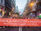 مظاهرات حاشدة في شوارع برشلونة تطالب بتجميد العلاقات مع إسرائيل.. صورة