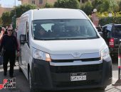 وصول جثمان طارق عبد العزيز إلى مسجد الشرطة.. وأحمد خالد صالح يرافقه