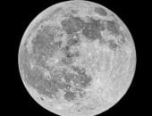 تعرف على مرحلة القمر اليوم.. ما هى نسبة إضاءته فى السماء؟