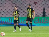 الاتحاد يتفوق على الخليج 2 - 1 بالشوط الأول وإصابة بنزيما.. فيديو