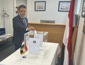 سفير مصر بنيوزيلندا يدلى بصوته.. ويؤكد: مستعدون لاستقبال الناخبين