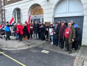 إقبال كثيف للمصريين فى لندن للإدلاء بأصواتهم في الانتخابات رغم سوء الطقس.. فيديو