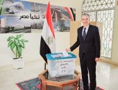 سفير مصر فى سلطنة عمان يدلى بصوته فى انتخابات الرئاسة 2024