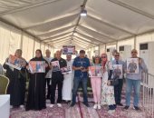 ملحمة المصريين فى الخارج مستمرة لليوم الثانى.. إقبال كثيف على التصويت بالانتخابات الرئاسية رغم الطقس السيئ.. المصريون يهتفون "تحيا مصر" ويرفعون الأعلام.. وسفير مصر بالكويت: إقبال كبير من مختلف الأعمار.. فيديو