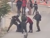 لقطات توثق جريمة استهداف الاحتلال لشاب من ذوى الهمم فى الخليل