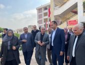 السكرتير العام لمحافظة الإسماعيلية يتفقد مقار انتخابية بالقصاصين وأبوصوير