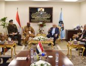 مباحثات بين رئيس العربية للتصنيع ووزير دفاع بوركينا فاسو على هامش إيديكس
