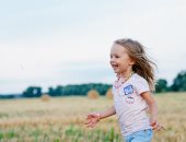 5 طرق لتعزيز ثقة طفلك فى نفسه.. منها تطوير الموهبة