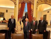 شكرى ووزراء خارجية عرب يلتقون رئيس لجنة العلاقات بالشيوخ الأمريكى