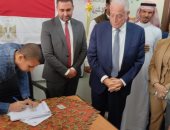 محافظ جنوب سيناء يتفقد اللجان بشرم الشيخ للاطمئنان على سير الانتخابات.. صور