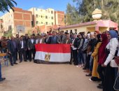 رئيس جامعة سمنود التكنولوجية يقود مسيرة للطلاب المغتربين للإدلاء بأصواتهم.. صور