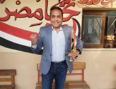 رئيس شعبة الاتصالات بالغرف التجارية يدلى بصوته فى الانتخابات الرئاسية 