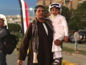بالزى الصعيدى.. الطفل يوسف يرافق والده للجنته الانتخابية بالتجمع الخامس