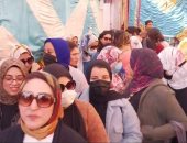 لجان مركز أخميم بسوهاج تستقبل حشودا من المواطنين أمام اللجان الانتخابية.. صور