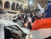 عروسان بملابس الزفاف يصوتان فى انتخابات الرئاسة بمنشأة القناطر.. صور