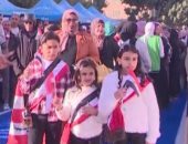 الأطفال يحملون علم مصر ويشاركون الناخبين فرحة الاقتراع بانتخابات الرئاسة