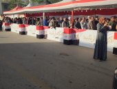 رئيس لجنة مدرسة الشهيد مصطفى يسرى عميرة يتأكد من سلامة ضوابط الاقتراع