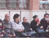 كبار السن ينتظرون فتح اللجان للإدلاء بأصواتهم فى انتخابات الرئاسة 2024