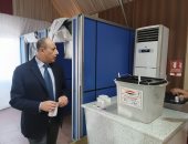 وزير الطيران المدنى يدلى بصوته فى لجنة الانتخابات الرئاسية بمطار القاهرة
