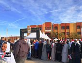 طوابير انتخابية طويلة أمام لجان مدينة الشروق بالانتخابات الرئاسية.. صور