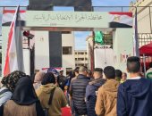 توافد الشباب للمشاركة فى انتخابات الرئاسة بالجيزة مرددين هتافات "تحيا مصر"