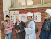 توافد الناخبين على لجنة المغتربين بمدرسة أم الأبطال بالعمرانية  