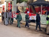 عمال النظافة بالعجوزة يحرصون على المشاركة فى الانتخابات والإدلاء بأصواتهم 